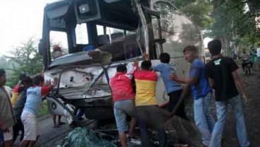 Tol Arah Cikampek,  Panen Kecelakaan Truk dan Bus